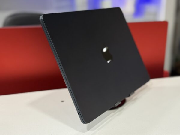 Macbook Air 2025 - Image 3