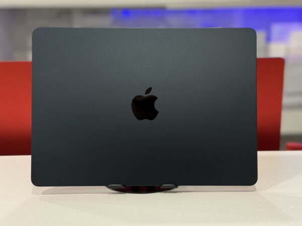 Macbook Air 2025 - Image 4