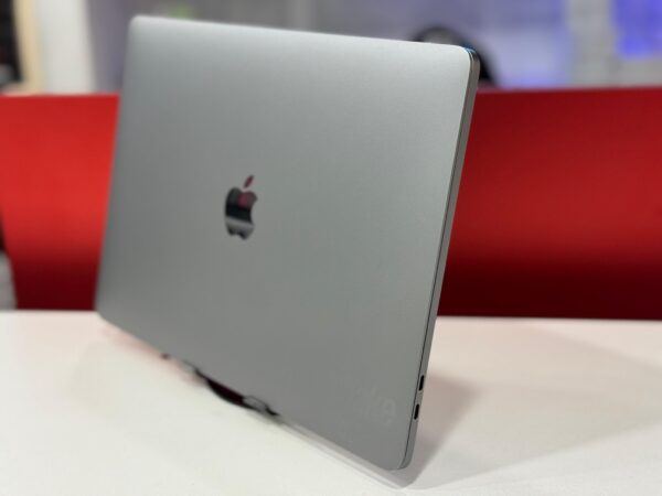 Macbook Pro 2020 - Image 3