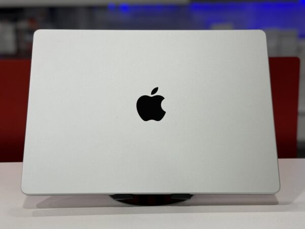 Macbook Pro 2024 - Image 2