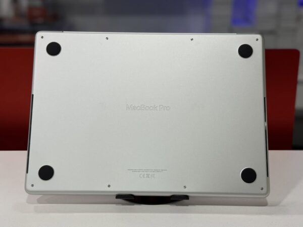 Macbook Pro 2024 - Image 3