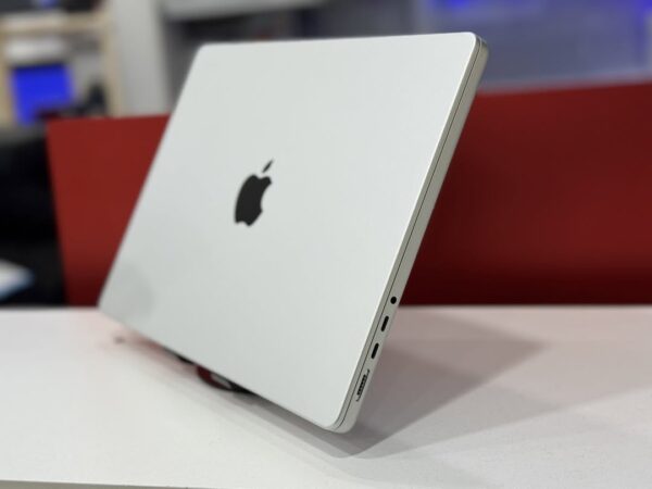 Macbook Pro 2024 - Image 5