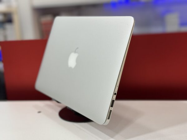 Macbook Air 2012 - Image 2