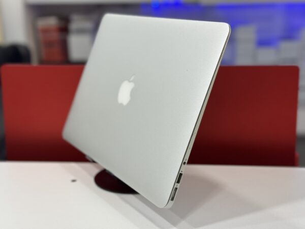 Macbook Air 2013 - Image 2