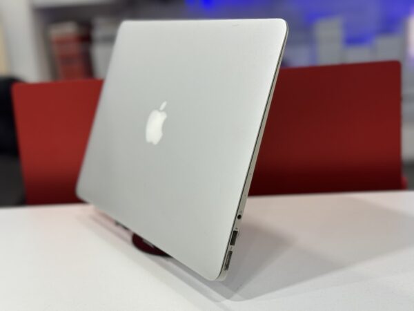 Macbook Air 2015 - Image 2