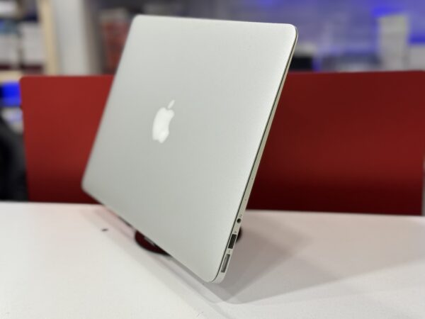 Macbook Air 2017 - Image 2