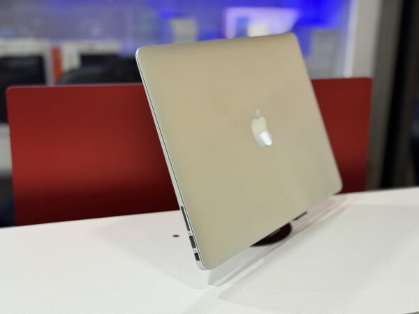 Macbook Air 2017 - Image 3