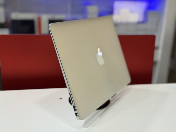 Macbook Air 2017 - Image 3
