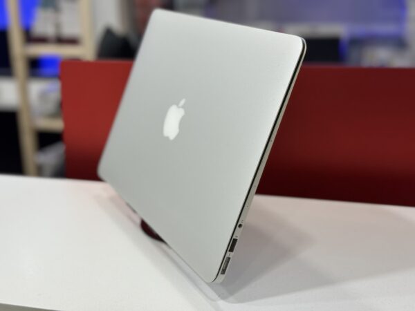 Macbook Air 2017 - Image 2