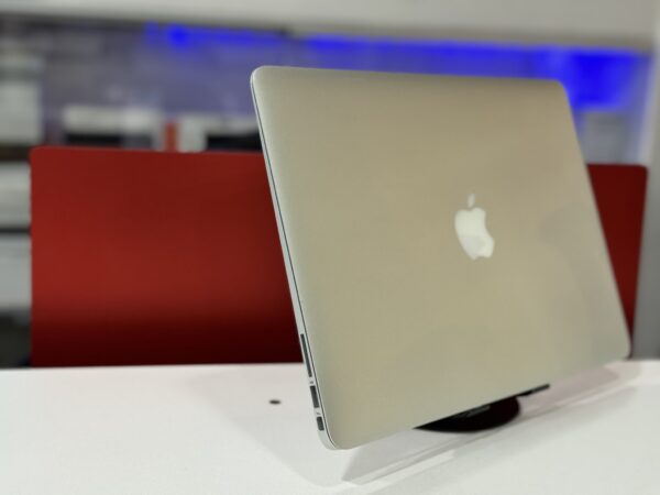 Macbook Air 2017 - Image 3