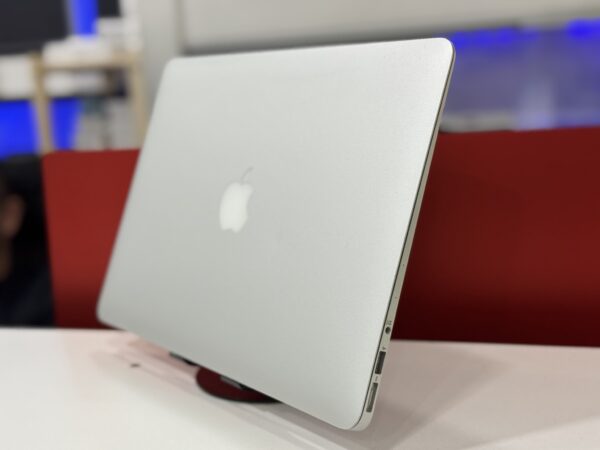 Macbook Air 2017 - Image 2
