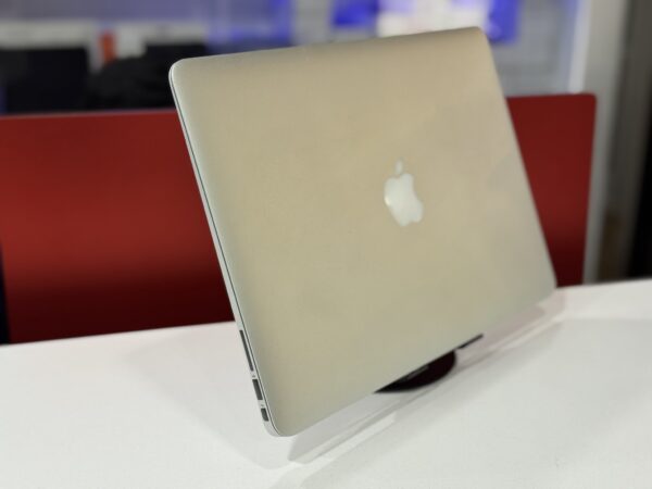 Macbook Air 2017 - Image 3