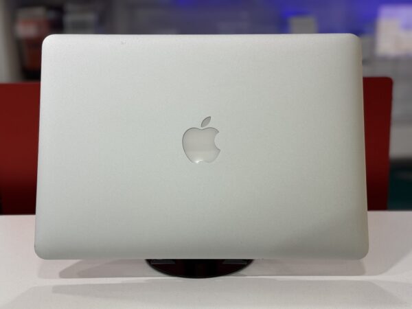 Macbook Air 2017 - Image 2