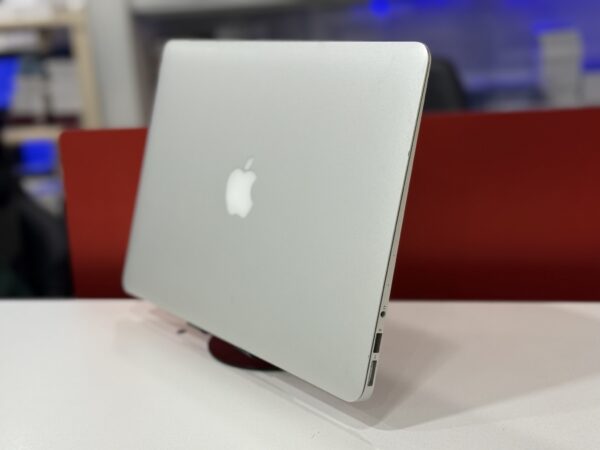 Macbook Air 2017 - Image 2