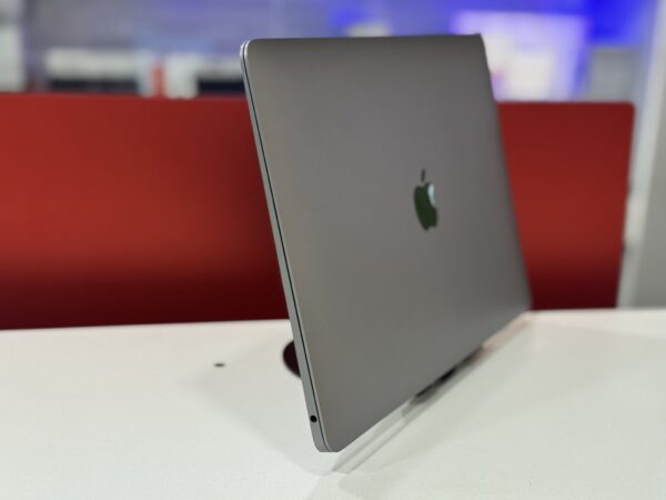 Macbook Air 2020 - Image 3