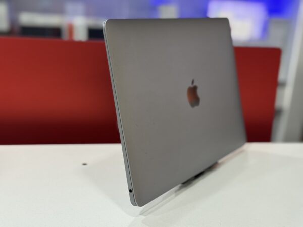 Macbook Air 2020 - Image 3
