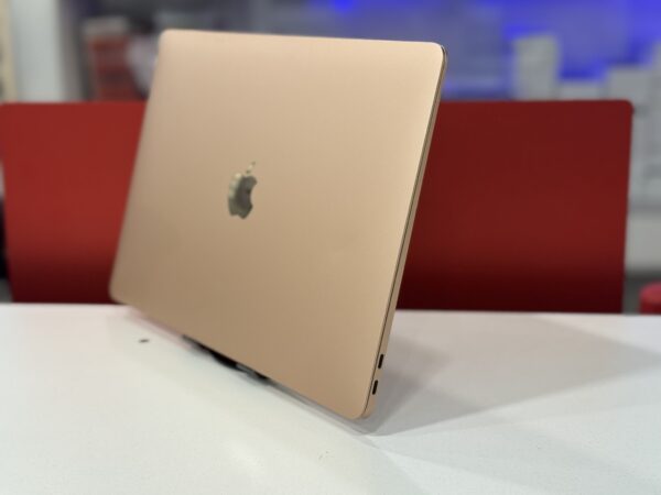 Macbook Air 2020 - Image 2