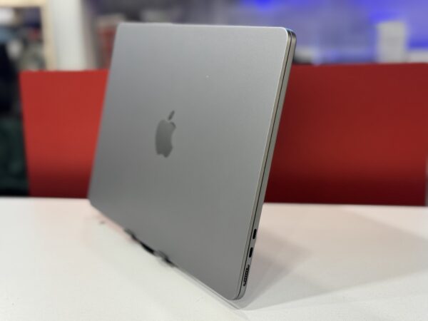Macbook Air 2022 - Image 5