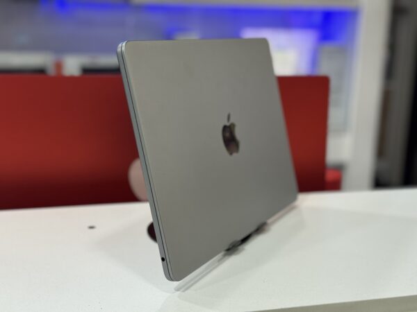 Macbook Air 2022 - Image 4