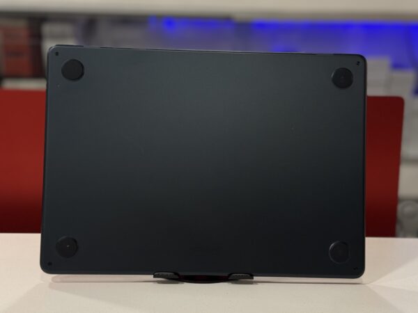 Macbook Air 2022 - Image 4