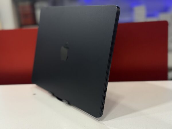 Macbook Air 2022 - Image 2