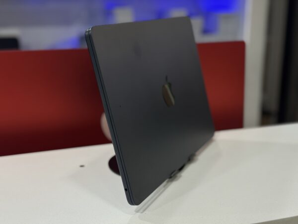 Macbook Air 2022 - Image 3