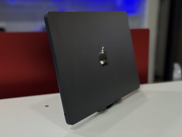 Macbook Air 2024 - Image 3