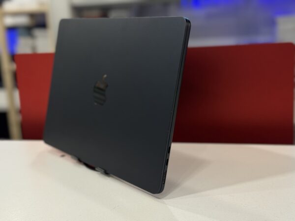Macbook Air 2024 - Image 2