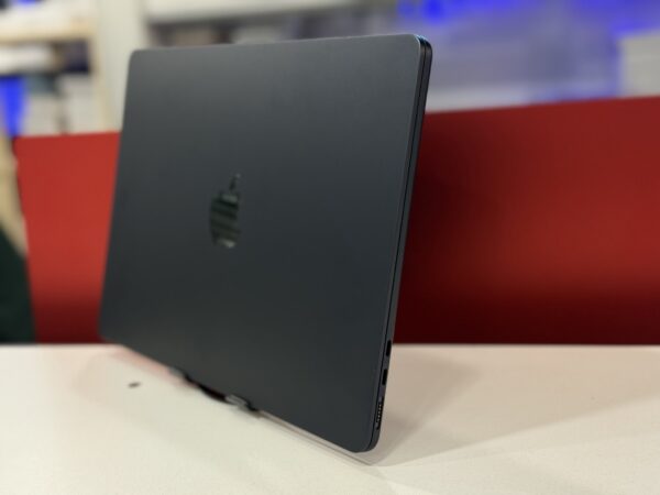 Macbook Air 2024 - Image 2
