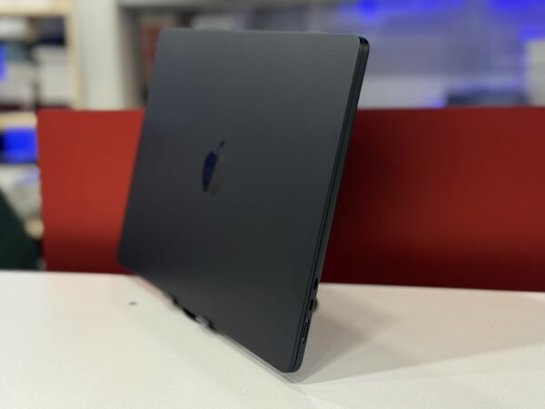 Macbook Air 2024 - Image 2