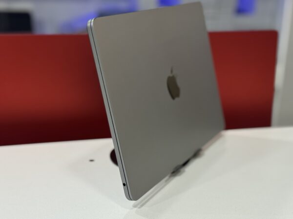 Macbook Air 2024 - Image 3