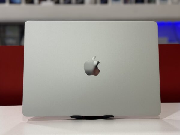 Macbook Air 2025 - Image 5