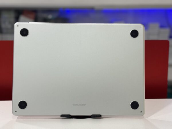 Macbook Air 2025 - Image 4