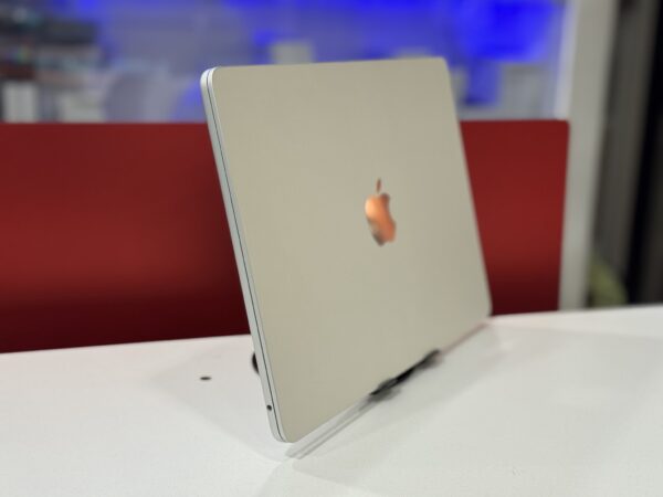 Macbook Air 2025 - Image 3