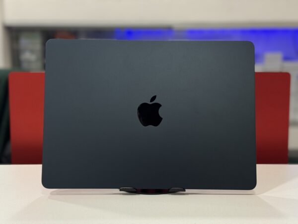 Macbook Air 2025 - Image 5