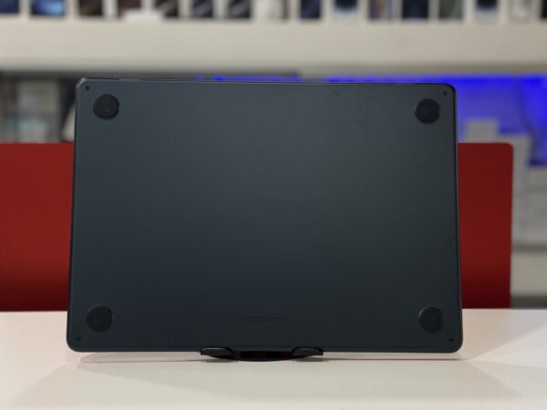 Macbook Air 2025 - Image 4