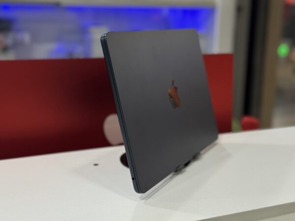 Macbook Air 2025 - Image 3