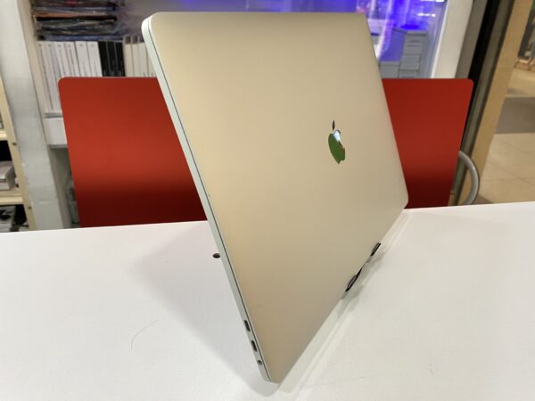 Macbook Pro 2019 - Image 3