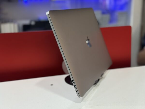 Macbook Pro 2019 - Image 3