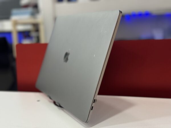 Macbook Pro 2019 - Image 2