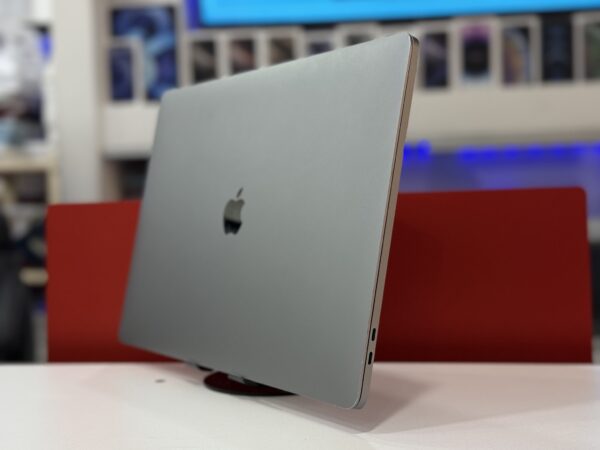 Macbook Pro 2019 - Image 2