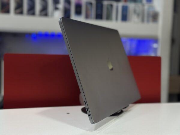 Macbook Pro 2019 - Image 2