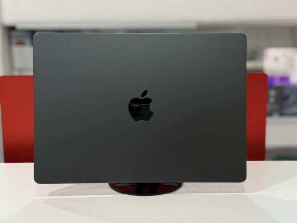 Macbook Pro 2024 - Image 5