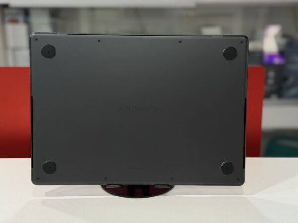 Macbook Pro 2024 - Image 4