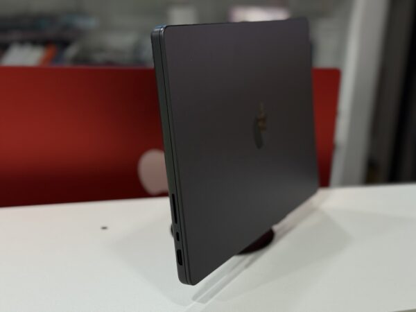 Macbook Pro 2024 - Image 3