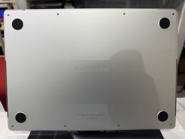Macbook Pro 2024 - Image 4