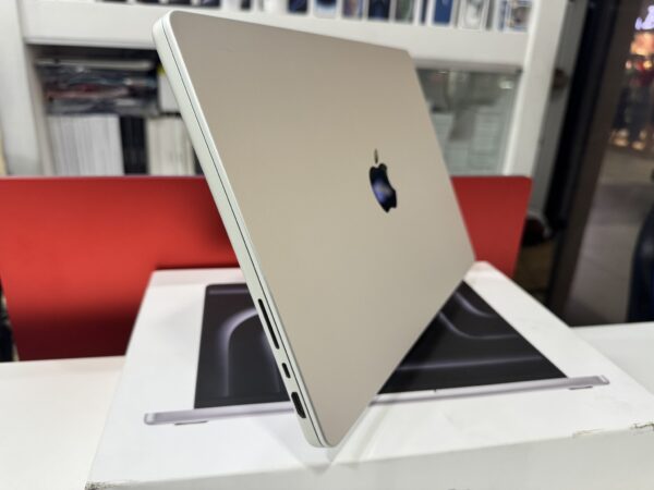 Macbook Pro 2024 - Image 2