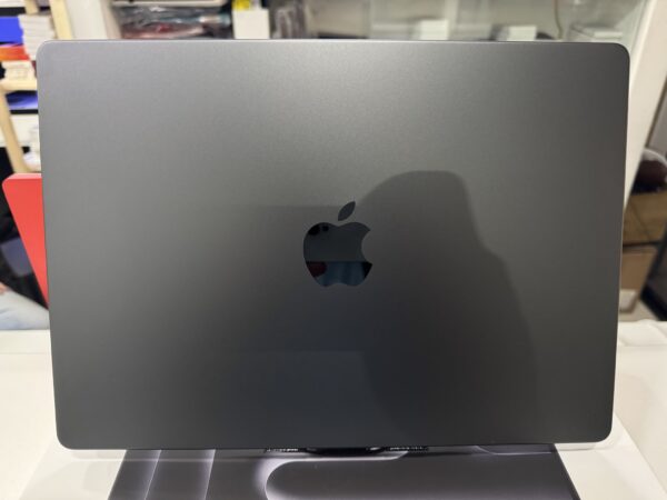 Macbook Pro 2024 - Image 5