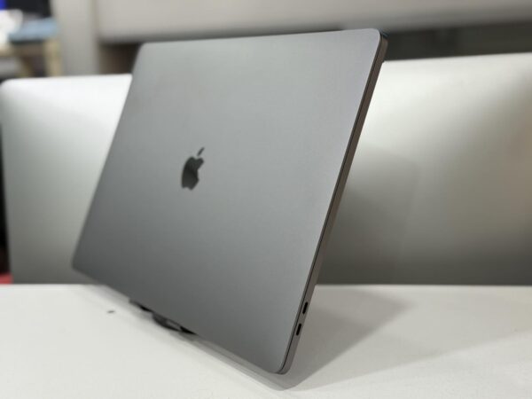 Macbook Pro 2019 - Image 4