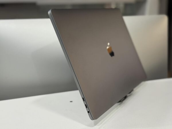 Macbook Pro 2019 - Image 3